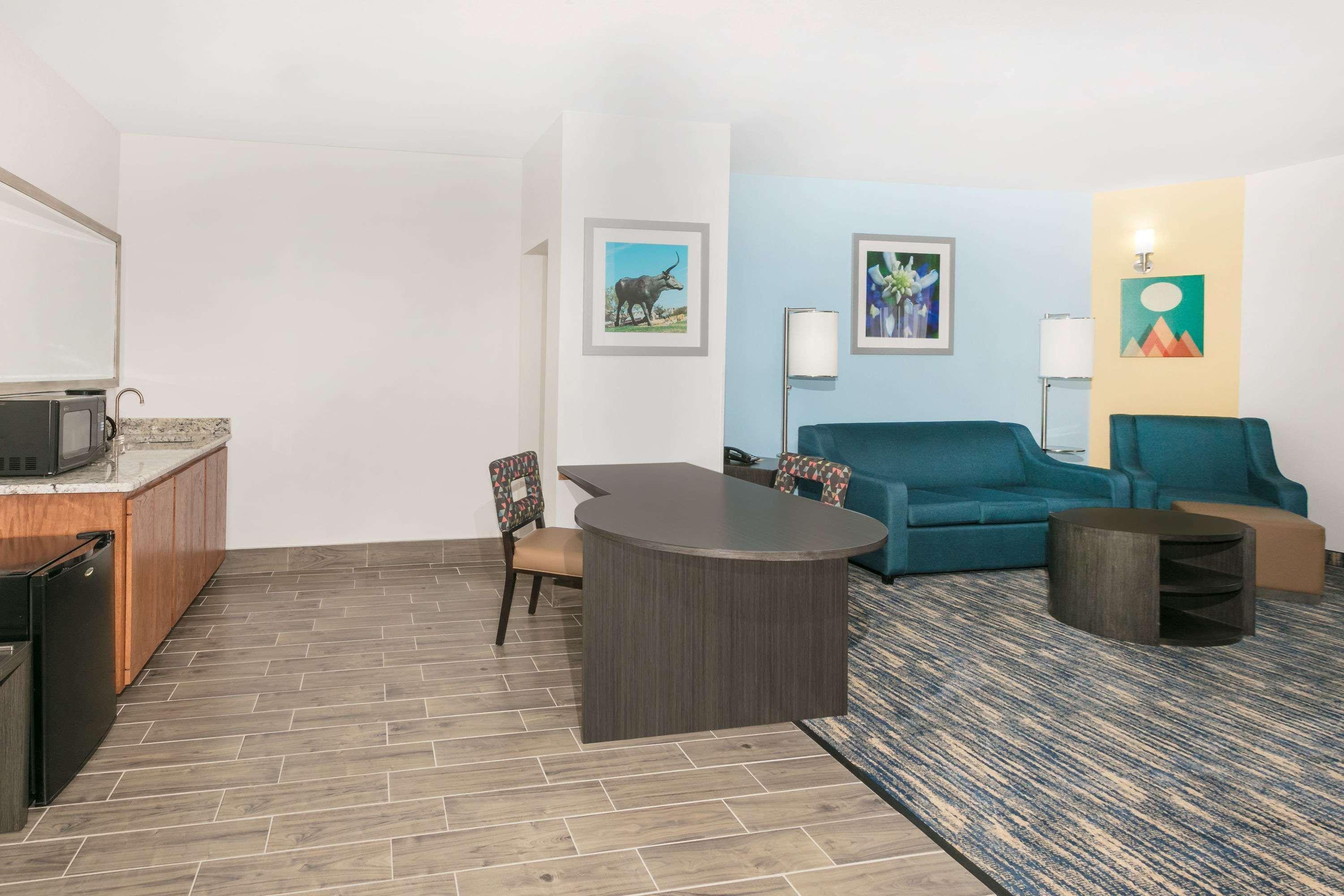 Days Inn & Suites By Wyndham Lubbock Medical Center Zewnętrze zdjęcie