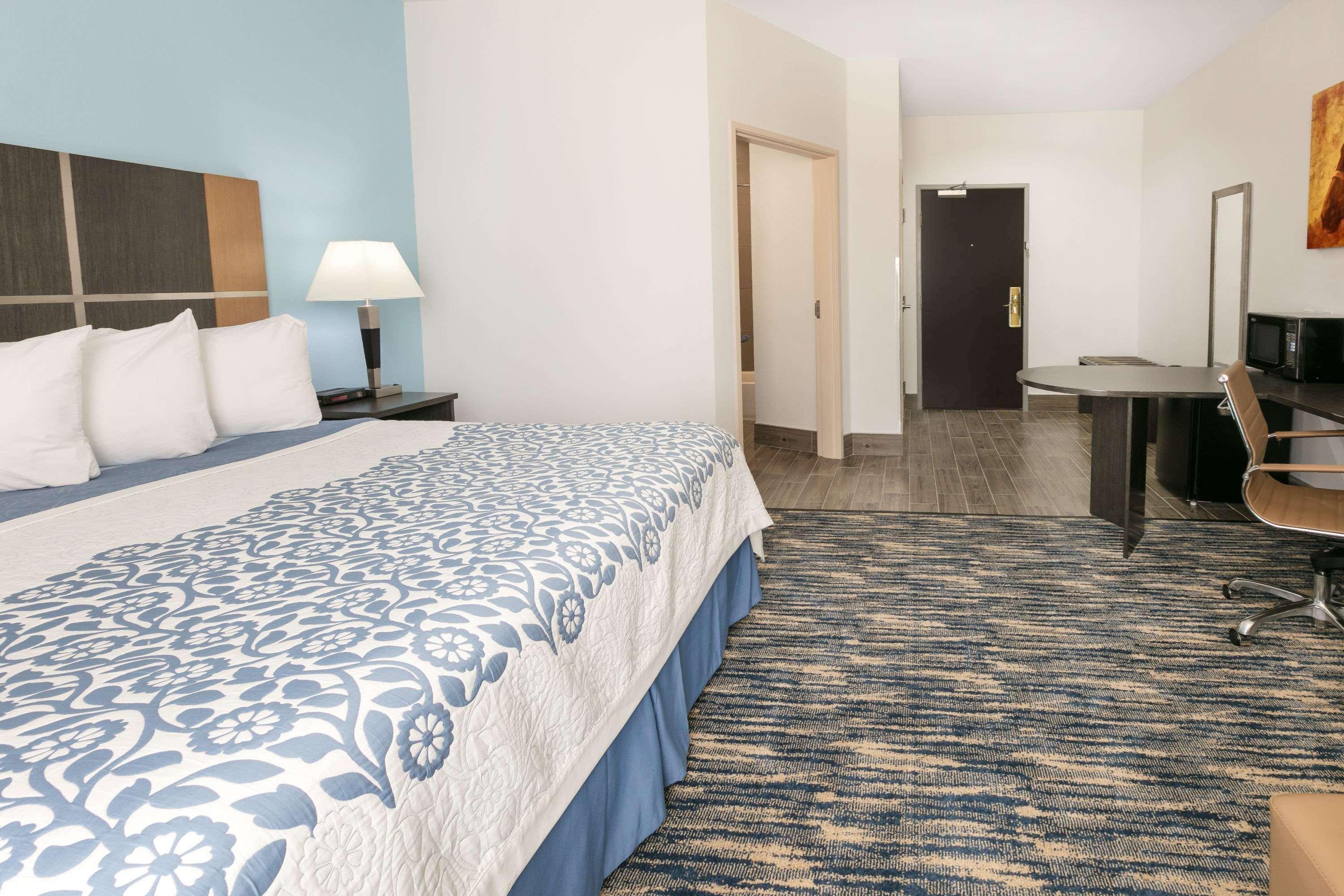 Days Inn & Suites By Wyndham Lubbock Medical Center Zewnętrze zdjęcie